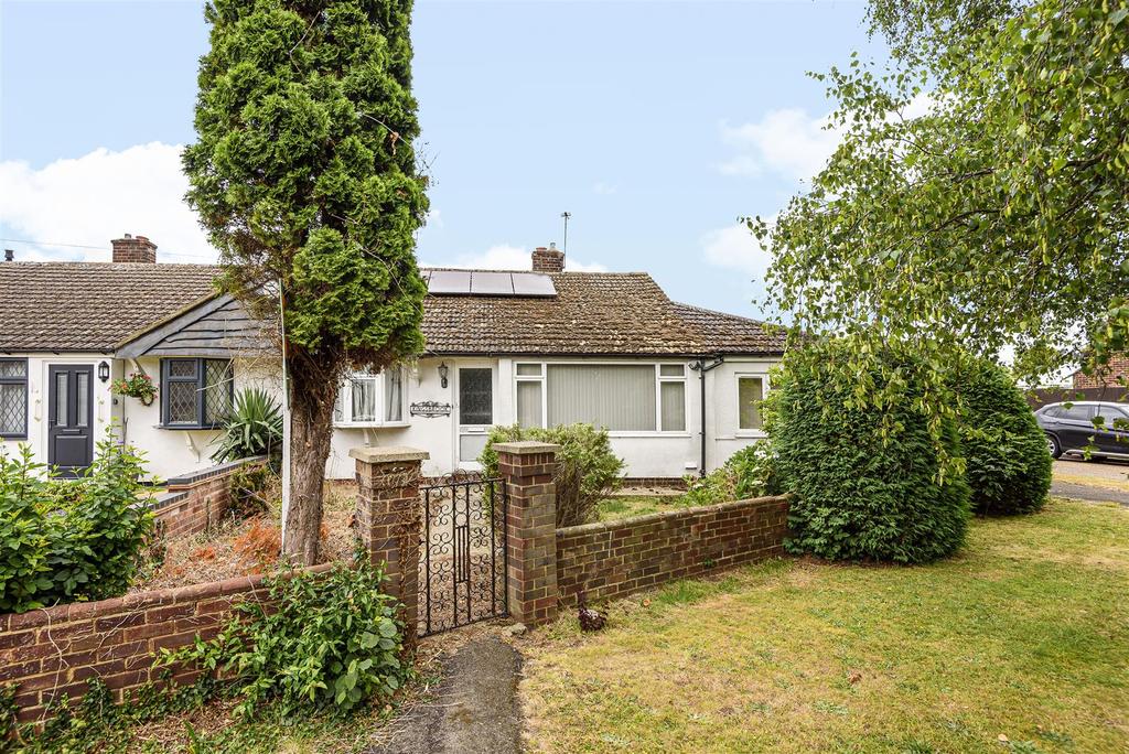 Station Road, Willington, Bedford 2 bed bungalow £375,000