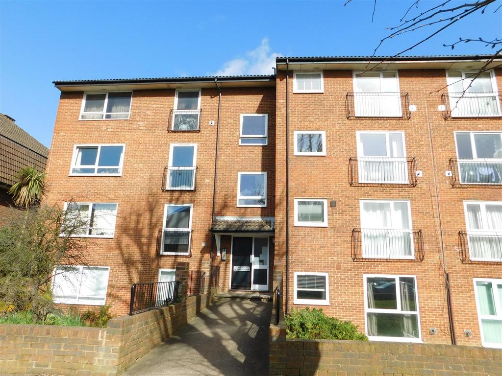 Berrylands, Surbiton 2 bed flat £1,275 pcm (£294 pw)