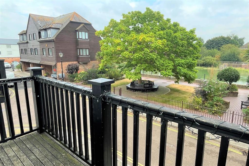 Nineveh Shipyard, Arundel 4 bed terraced house £625,000