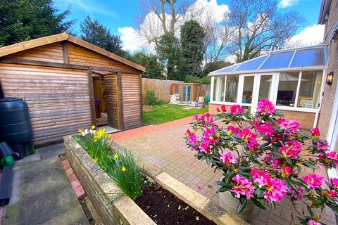 2 Ihlee Close, Paston, Peterborough, PE4 6BE