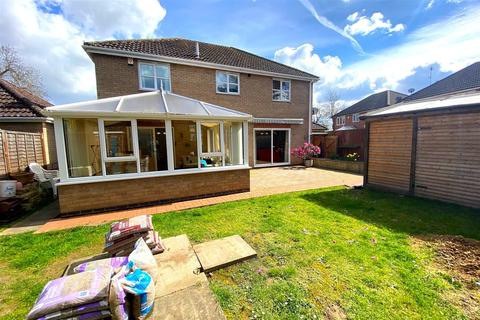2 Ihlee Close, Paston, Peterborough, PE4 6BE