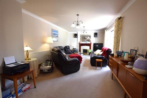 2 Ihlee Close, Paston, Peterborough, PE4 6BE