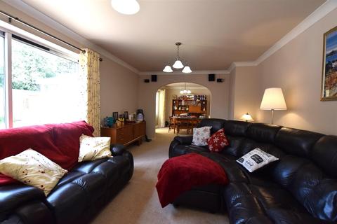 2 Ihlee Close, Paston, Peterborough, PE4 6BE