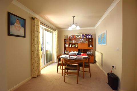 2 Ihlee Close, Paston, Peterborough, PE4 6BE