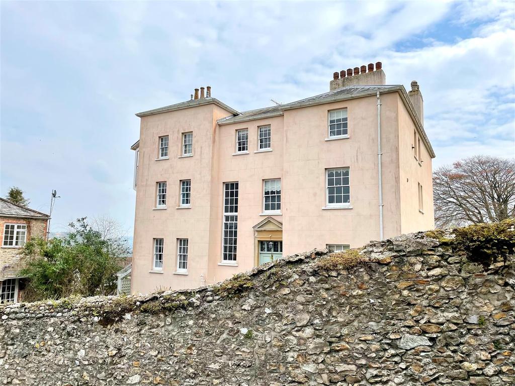 Clappentail Lane, Lyme Regis 2 bed apartment £245,000
