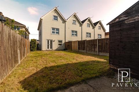 4 bedroom townhouse for sale, Woodberry Way, Walton On The Naze
