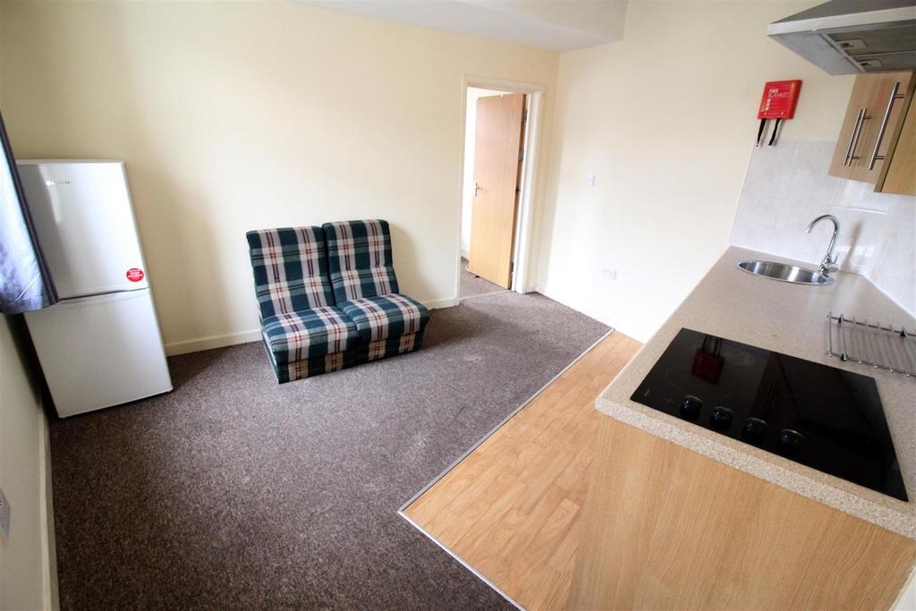 West Luton Place, Adamsdown, Cardiff 1 bed house £640 pcm (£148 pw)