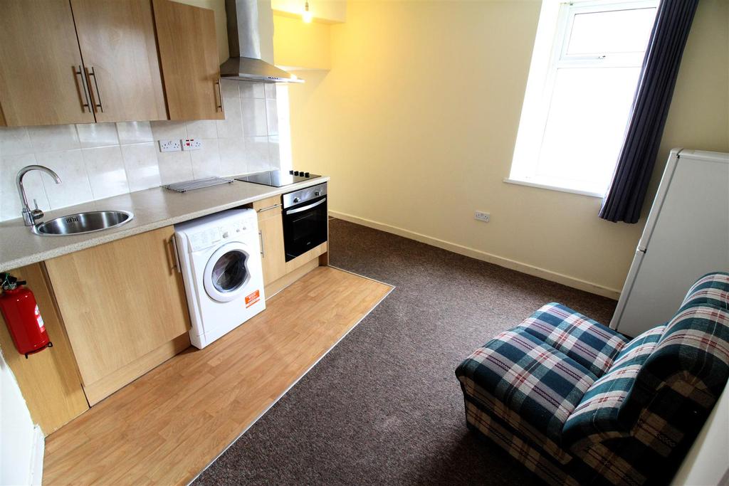 West Luton Place, Adamsdown, Cardiff 1 bed house £640 pcm (£148 pw)