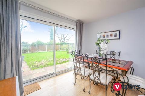 24 Compton Close, Redditch, B98 7NL