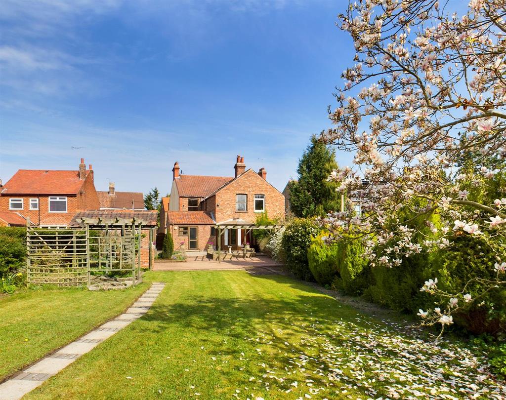 Victoria Road, Driffield 4 bed semidetached house £360,000