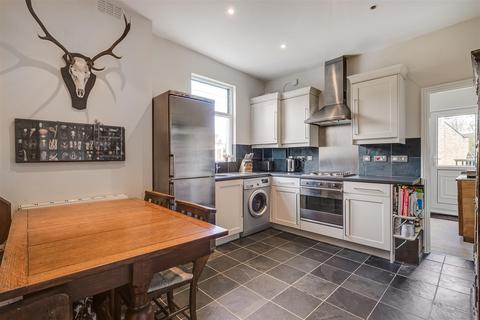 158 Replingham Road, London, SW18 5LJ