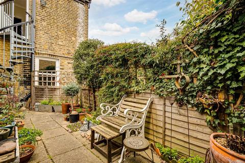 158 Replingham Road, London, SW18 5LJ