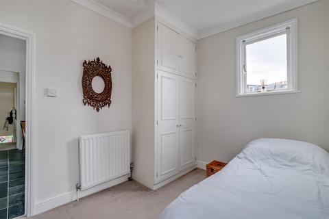 158 Replingham Road, London, SW18 5LJ