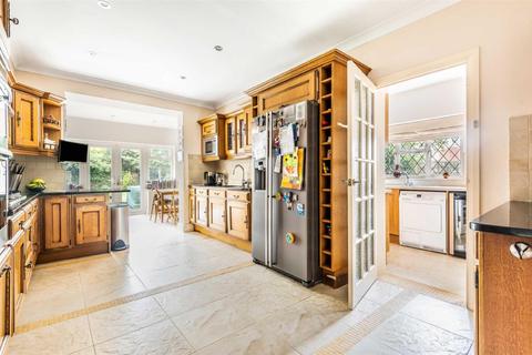 38 West Hill Way, London, N20 8QS