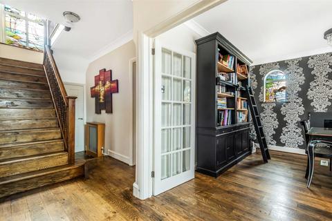 38 West Hill Way, London, N20 8QS