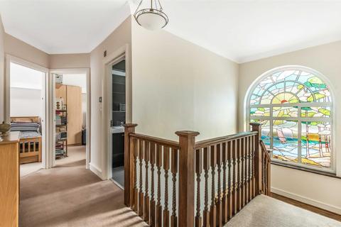 38 West Hill Way, London, N20 8QS