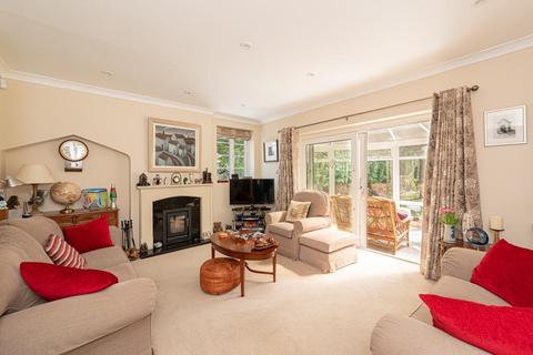 3 Downs Wood, Epsom, KT18 5UH