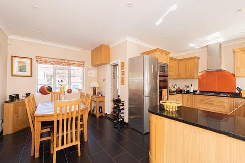 3 Downs Wood, Epsom, KT18 5UH