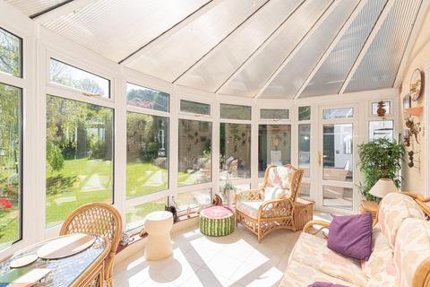 3 Downs Wood, Epsom, KT18 5UH