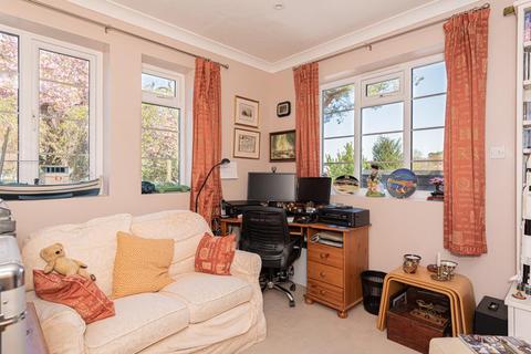 3 Downs Wood, Epsom, KT18 5UH
