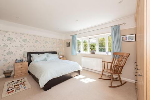 3 Downs Wood, Epsom, KT18 5UH