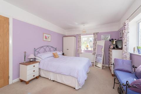 3 Downs Wood, Epsom, KT18 5UH