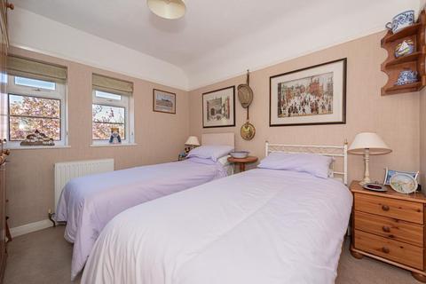 3 Downs Wood, Epsom, KT18 5UH
