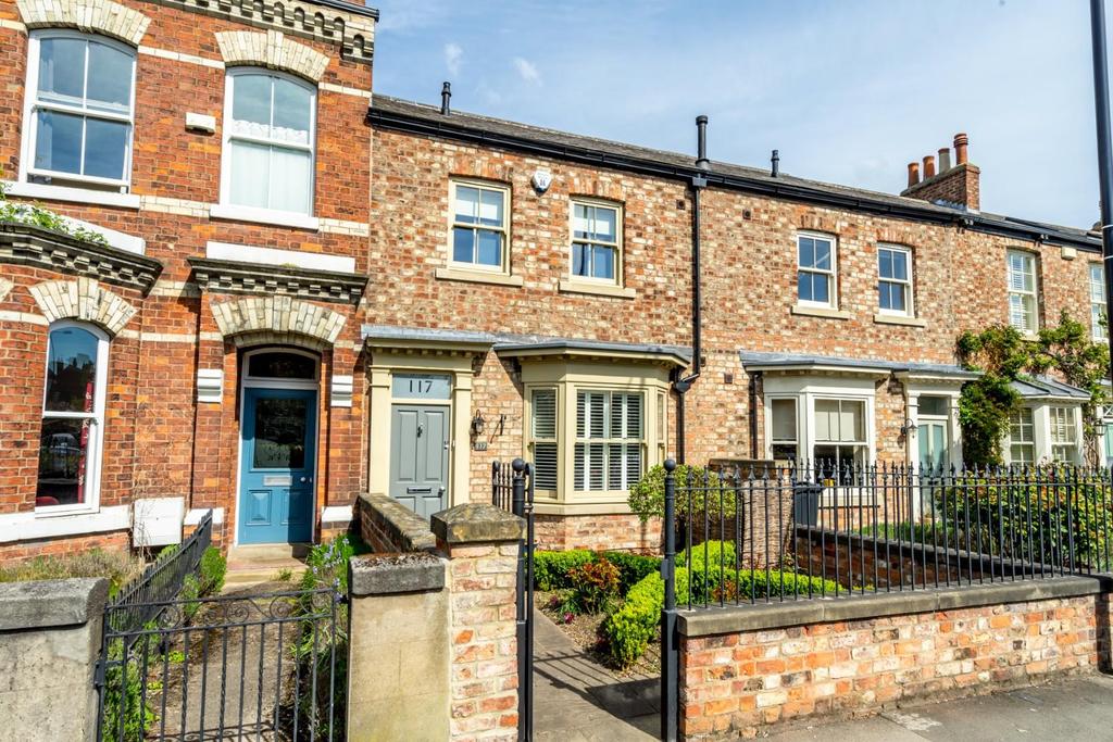 East Parade, York 4 bed terraced house £575,000