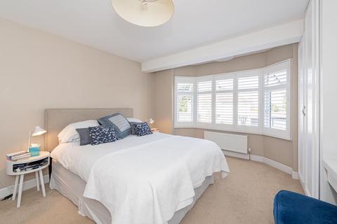 3 Tattenham Grove, Epsom, KT18 5QW