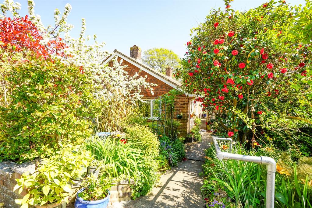 Ashford Road, Hastings 2 bed detached bungalow £365,000