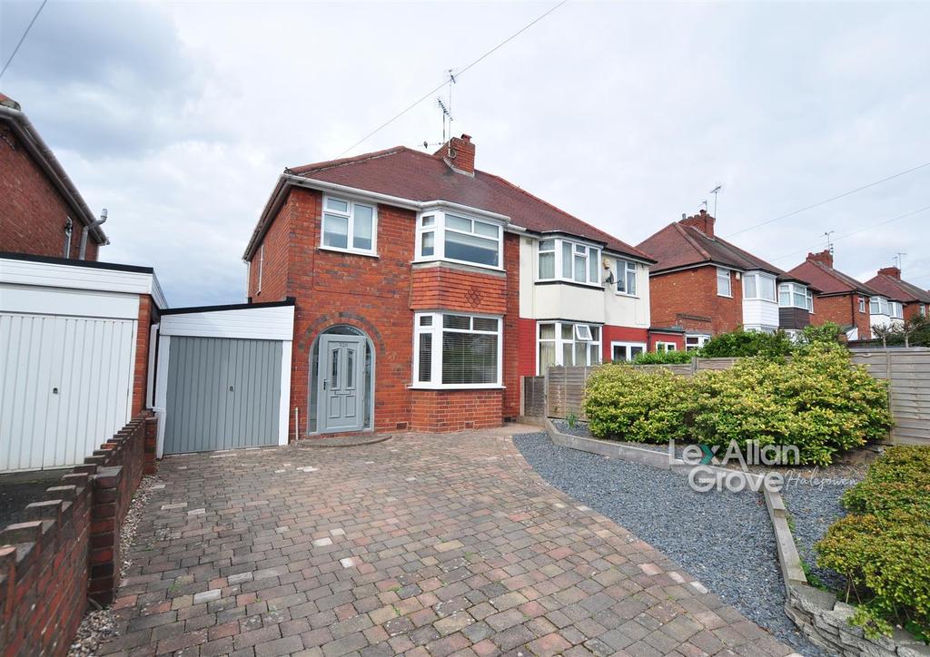 Stourbridge Road, Halesowen 3 bed semidetached house £290,000