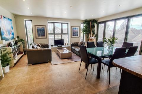 44 Old Ferry Drive, Wraysbury, Staines-upon-thames, TW19 5JT
