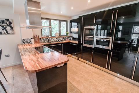 44 Old Ferry Drive, Wraysbury, Staines-upon-thames, TW19 5JT