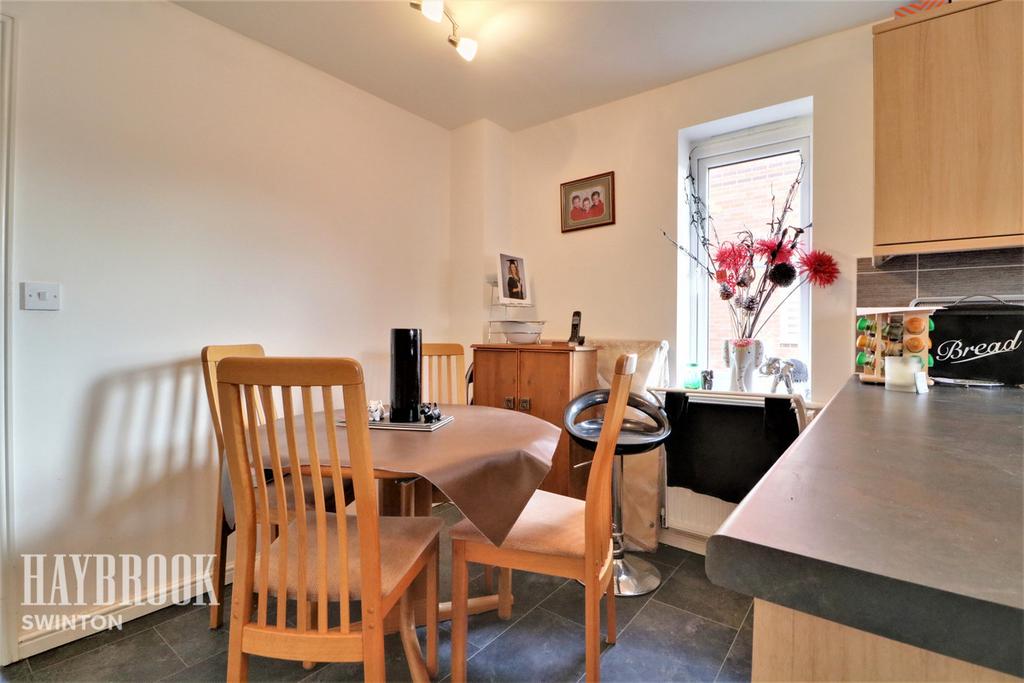 Sanderson Way, Swinton 3 bed semidetached house £160,000
