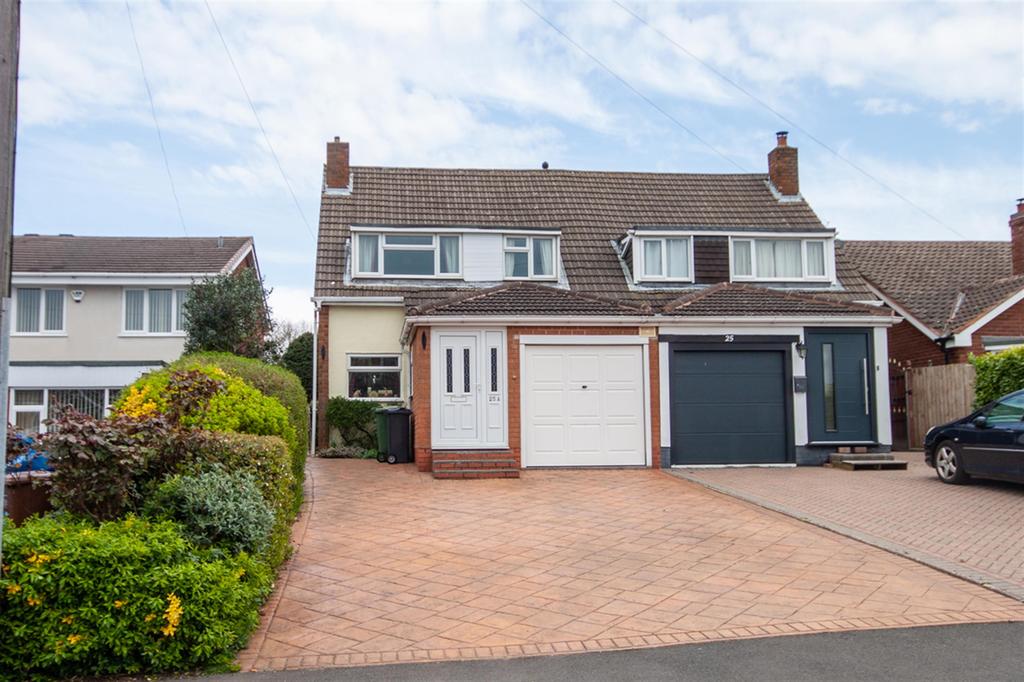 Howdles Lane, Brownhills, WS8 7PL 3 bed semidetached house £235,000