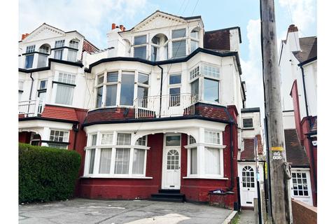 2 bedroom flat to rent, Palmeira Avenue , Westcliff-on-Sea, Essex