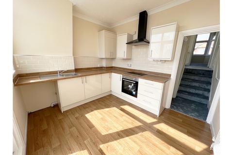 2 bedroom flat to rent, Palmeira Avenue , Westcliff-on-Sea, Essex