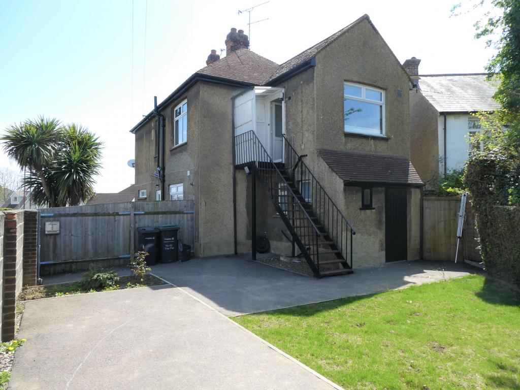 Hollybush Road, Gravesend, DA12 5QQ 3 bed flat £1,075 pcm (£248 pw)