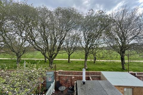 27 Duckworth Road, Exeter, EX2 9BP