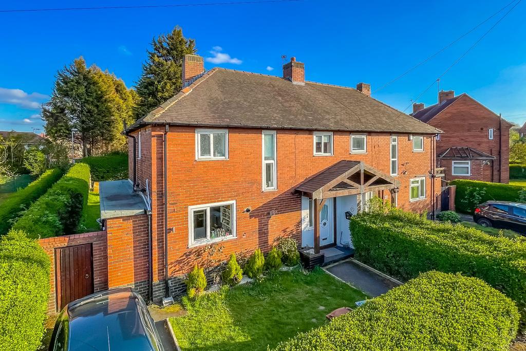 Denshaw Drive, Morley, LS27 3 bed semidetached house £220,000