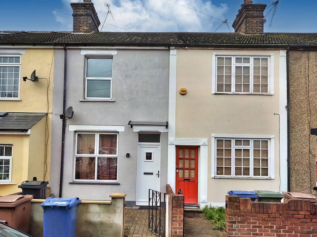 Salisbury Road, Grays RM17 2 bed terraced house £1,200 pcm (£277 pw)