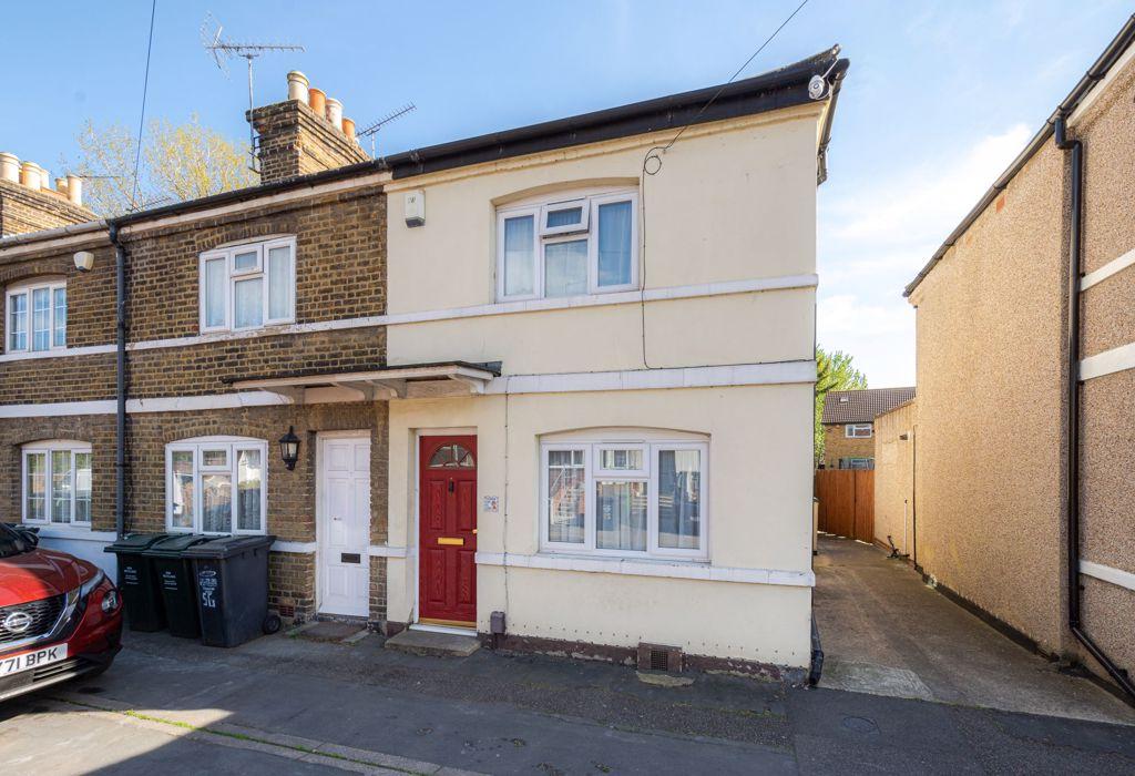 Walnut Tree Avenue, Dartford, Kent 2 bed end of terrace house £290,000
