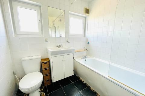 58 Moordown, London, SE18 3NQ