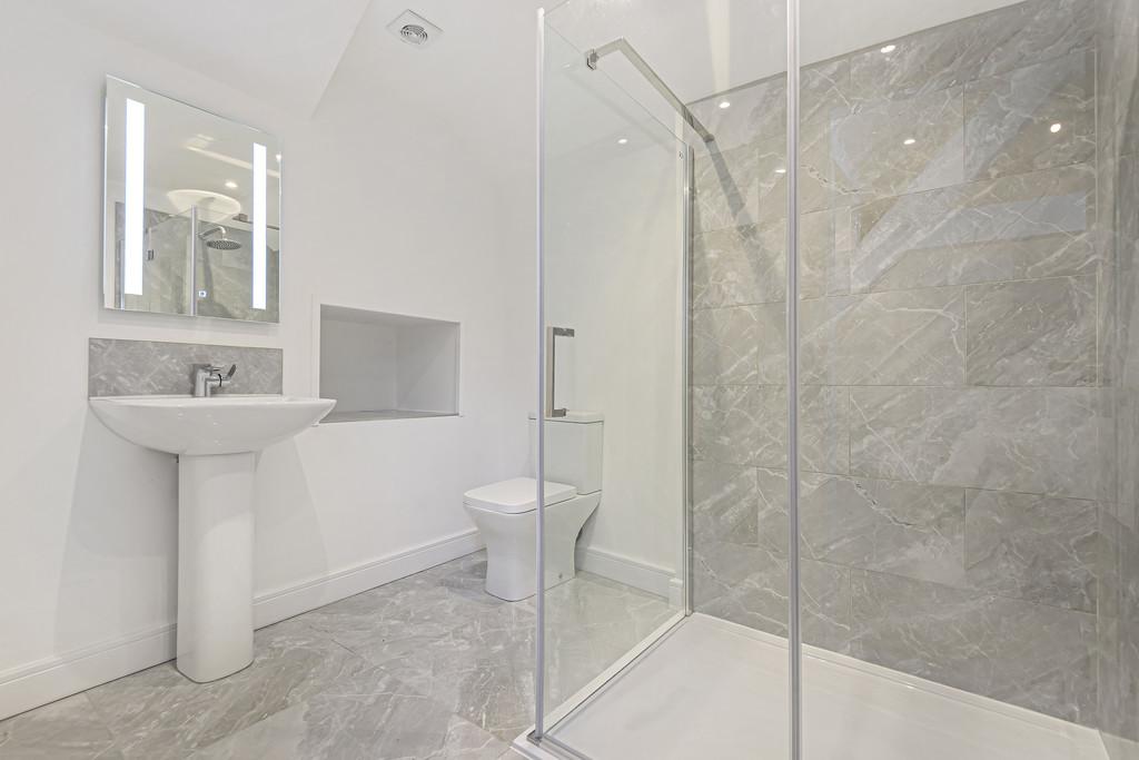 Ensuite to bedroom one