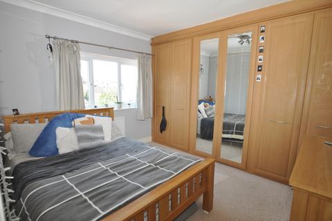 4 Martin Road, Guildford, GU2 9NX