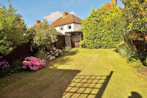4 Martin Road, Guildford, GU2 9NX