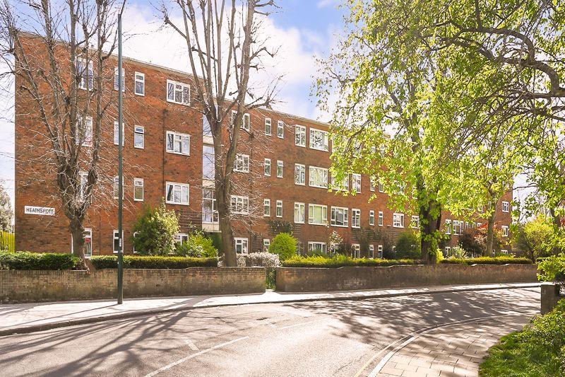 Friars Stile Road, Richmond 3 bedroom gated apartment Richmond £2495pcm