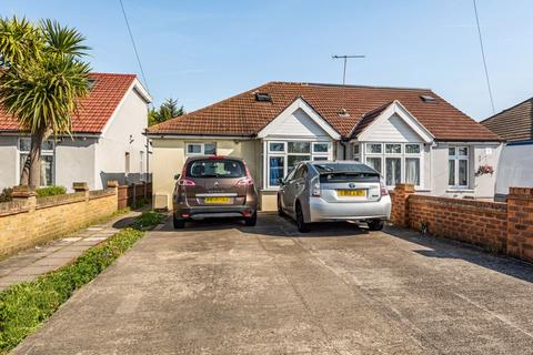 4 bedroom detached bungalow for sale - Pinkwell Avenue, Hayes