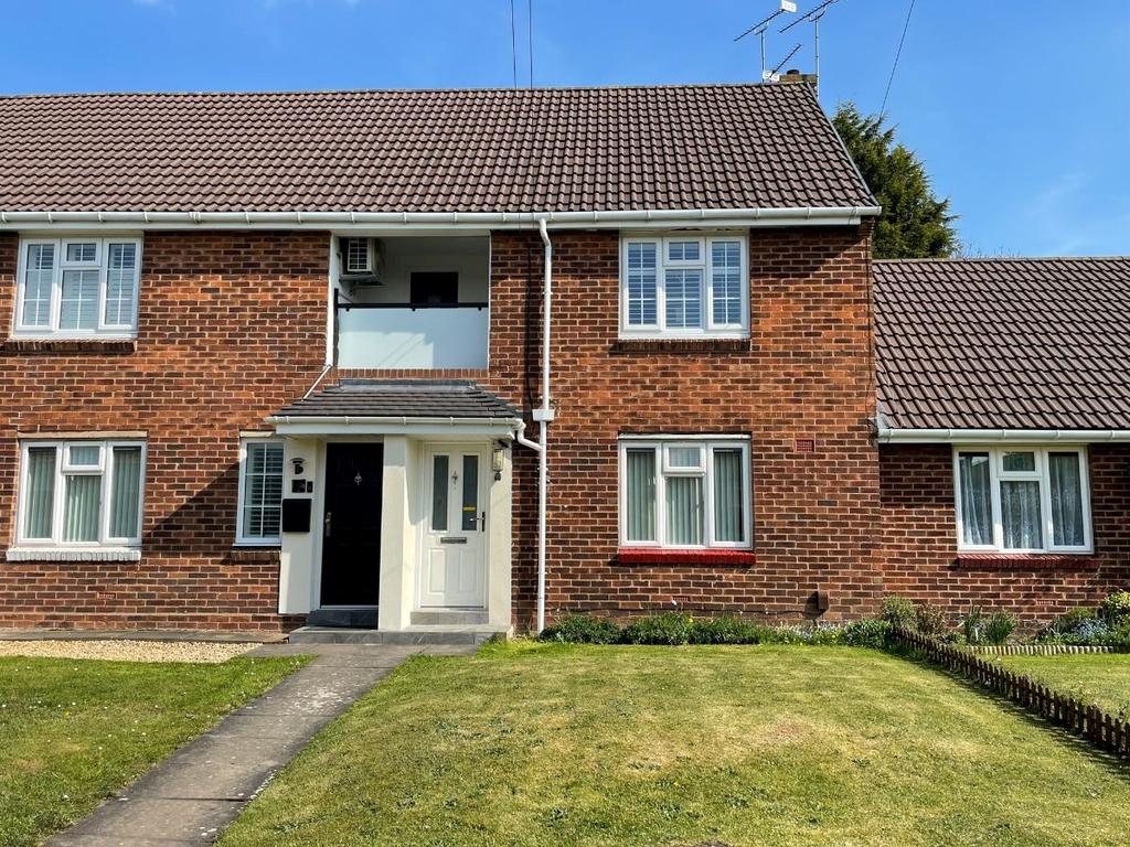 Woodhouse Road, Tettenhall Wood WV6 2 bed £625 pcm (£144 pw)