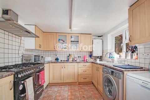 4 bedroom terraced house to rent, Gillespie Road, London N5